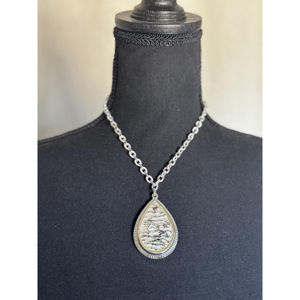 Vintage Sarah Coventry "Tranquility" Necklace Teardrop Pendant Silver Tone 1970s